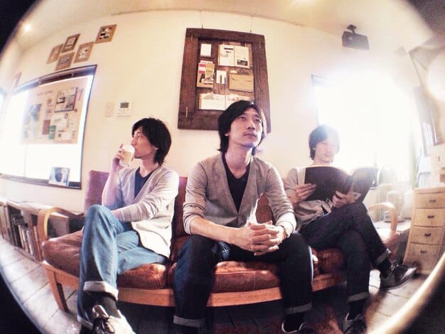 A group of people enthusiastically discussing a Korean drama, showcasing the social aspect of dorama fandom.